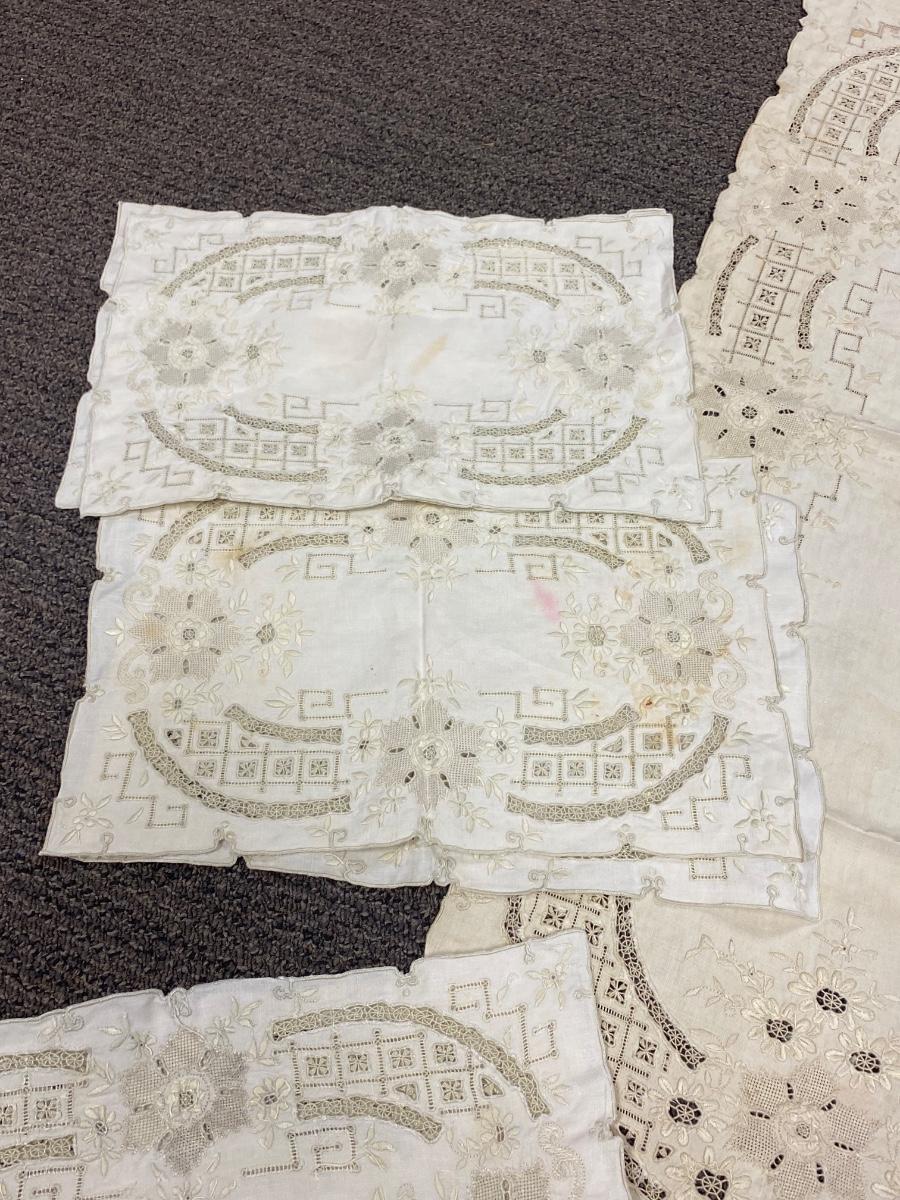 Vintage Antique Table Linen Set Runner with 6 Placemats