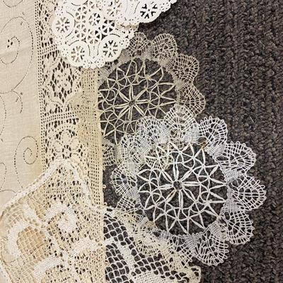 Vintage Mixed Lot of Doilies & Table Runner