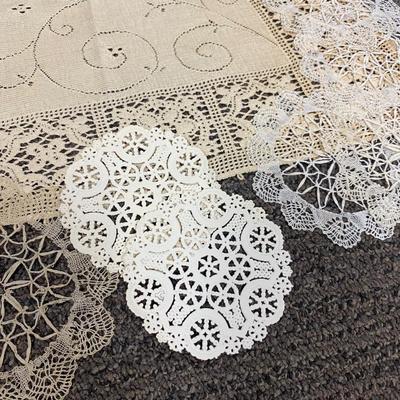 Vintage Mixed Lot of Doilies & Table Runner
