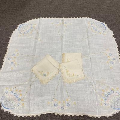 Vintage Flower Basket Embroidered Tablecloth with 4 Napkins