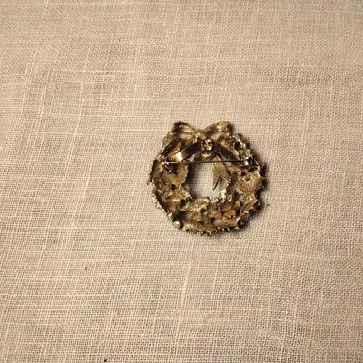 Vintage Wreath Christmas Brooch