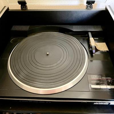 LOT Q  VINTAGE FISHER MT-730 STUDIO STANDARD AUTOMATIC TURNTABLE LINEAR TRACKING w/45 ADAPTER
