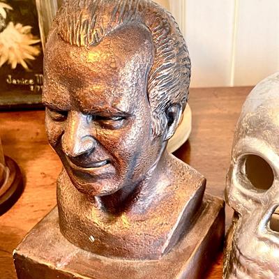 LOT CC  GROUP OF HALLOWEEN DECOR POSEY BOBBLEHEAD SKULLS BUST PAINTING DOMES