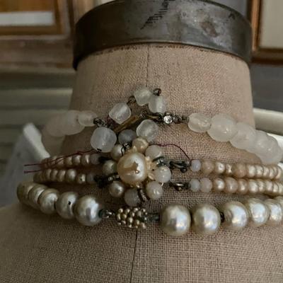 Lot JJ Three vintage pearl and glass necklaces