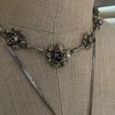 Lot OO Vintage silver necklaces