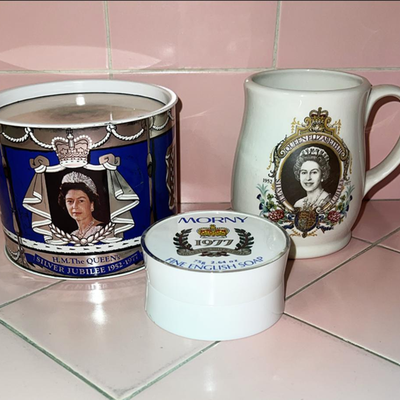 Lot DDD 1977 Queen Elizabeth Silver Jubilee Celebration Coffee Mug + Morny English Soap + Tin