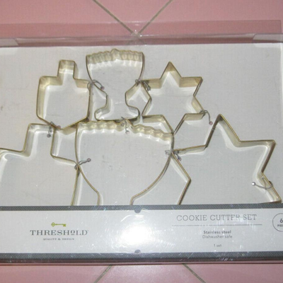 Lot JJJ NEW Happy Hanukkah 19 pack Paper Napkins & Party Supplies Cookie Cutters Menorah