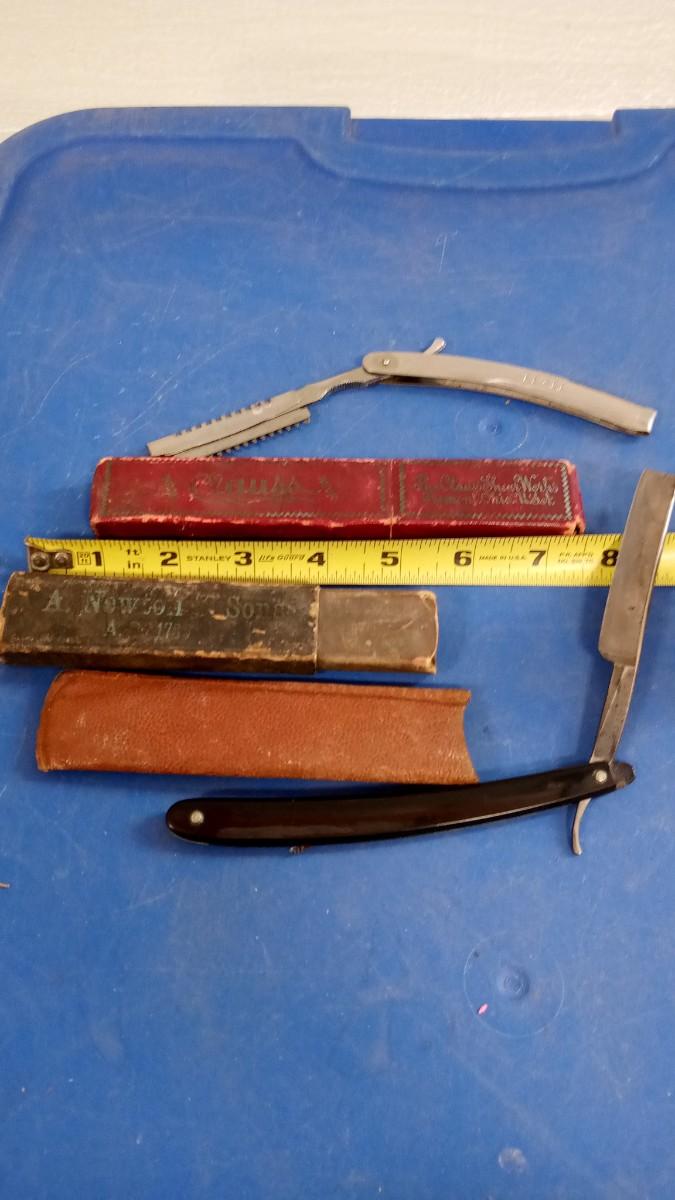 LOT 14 TWO VINTAGE STRAIGHT RAZORS