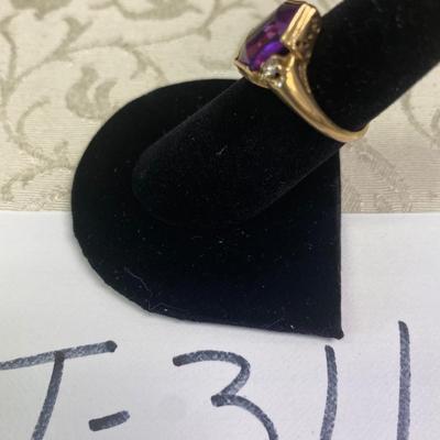 10 KT Ring with Diamonds