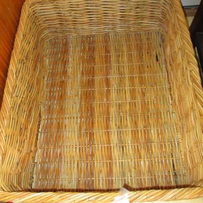Assorted Place Mats & Potholders w/basket