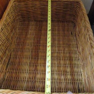 Assorted Place Mats & Potholders w/basket
