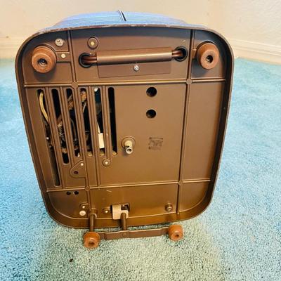 4 Vintage movie projectors : Keystone 100G, Keystone K-110 & Revere P777 (GR-NM)