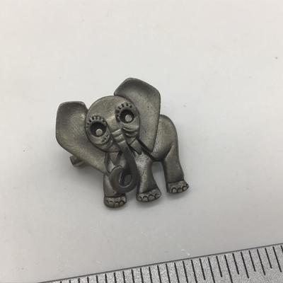 AJARCO. Petite Elephant Pin