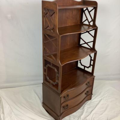 Lot. 6163. Chippendale Bookcase with 2 Drawers