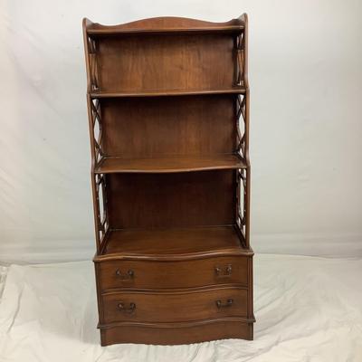 Lot. 6163. Chippendale Bookcase with 2 Drawers