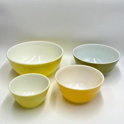 PYREX ~ Set Of Four (4) Nesting Mixing Bowls