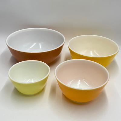 PYREX ~ Set Of Four (4) Nesting Mixing Bowls