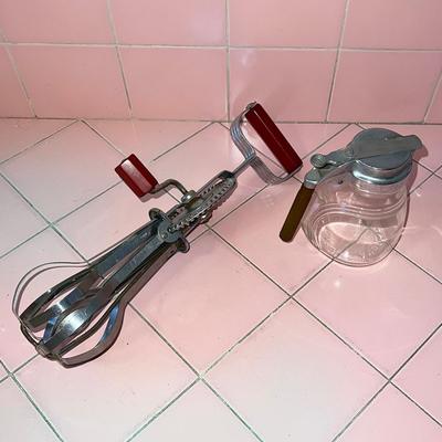 Lot APP 2 Bakelite Items Hand Mixer and Deco Syrup Dispenser