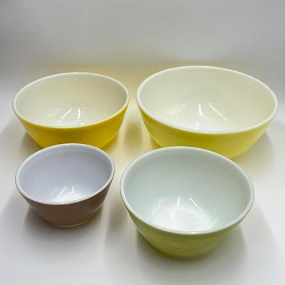 PYREX ~ Set Of Four (4) Mixing Bowls