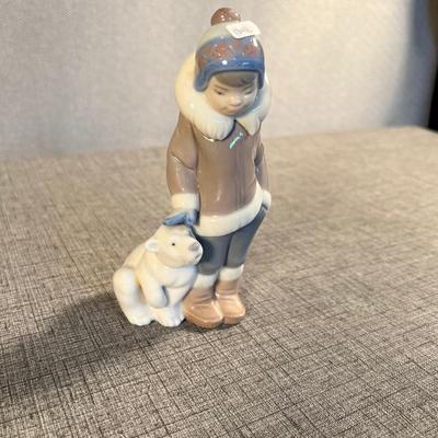 Lladro Eskimo Boy w/Polar Bear #5238