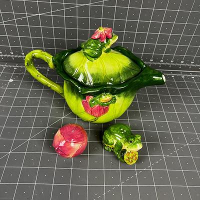 Tea Pot with Frog and Cabbage Salt & Pepper, matching! 
