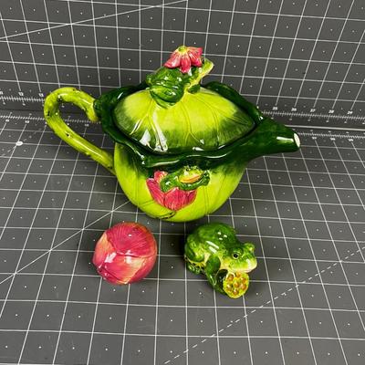 Tea Pot with Frog and Cabbage Salt & Pepper, matching! 