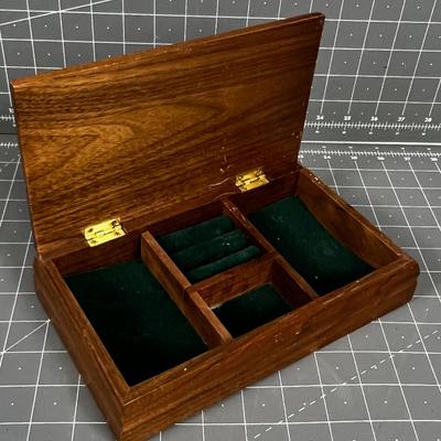 Gentlemen's Walnut Dresser Box 