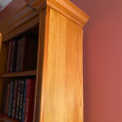 Solid wood bookcase - A, with nice crown moulding and details - READ DETAILS