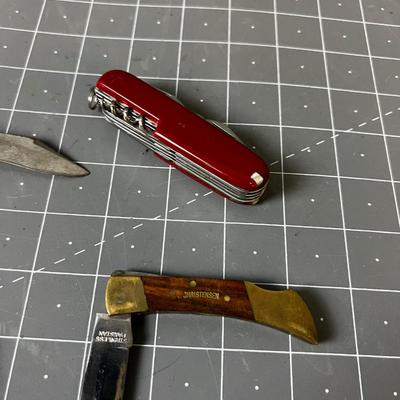 4 Small Pocket Knives 