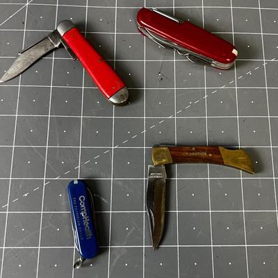 4 Small Pocket Knives 