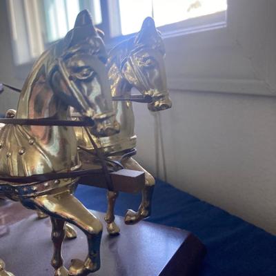LOT 77 REALLY NEAT OLD GIBRALTAR PRECISION HORSE DRAWN WAGON CLOCK TV LAMP