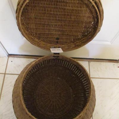 Woven Basket w/Hinged top