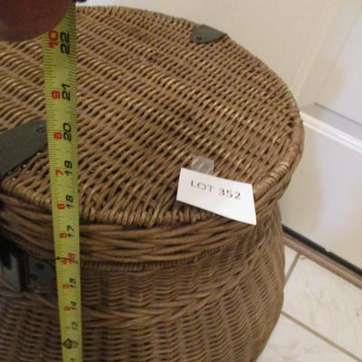 Woven Basket w/Hinged top