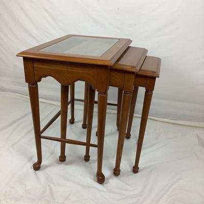 6186 Vintage Oak Set of 3 Nesting Tables with Glass Top