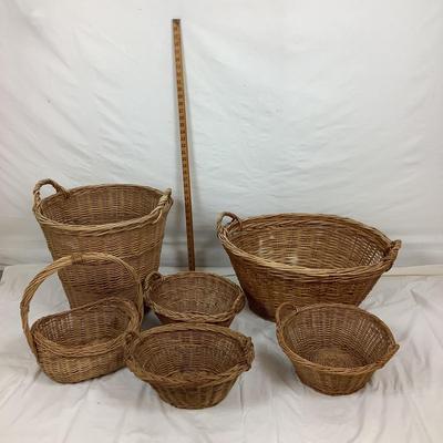 Lot. 6187. Assortment of Baskets