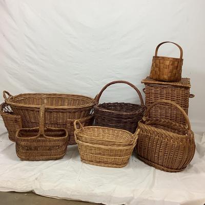 Lot. 6190. Assortment of Baskets