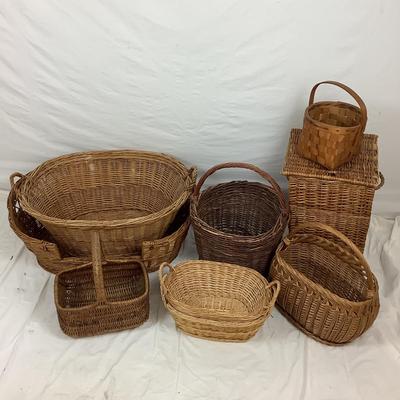 Lot. 6190. Assortment of Baskets