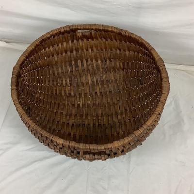 Lot. 6189. Large round Oak basket