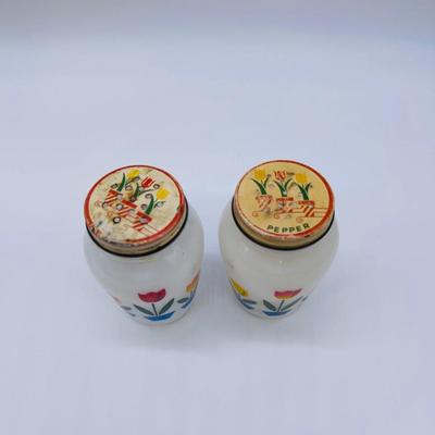 ANCHOR HOCKING ~ Fire King ~Tulip ~ Salt & Pepper