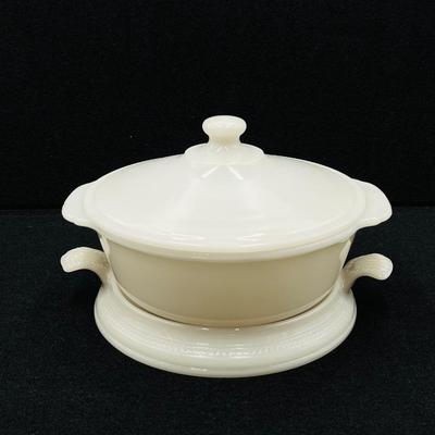 FIRE KING ~ Ivory Lidded Casserole Dish & Trivet