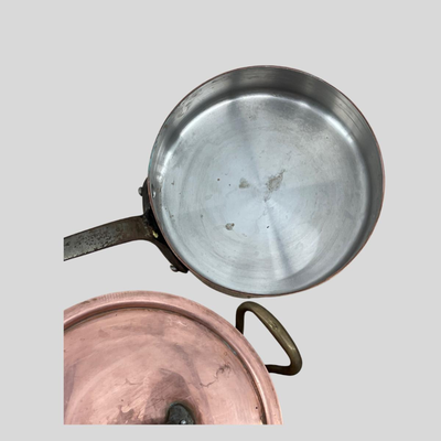 Vintage French Professional Set of Heavy Hammered Copper Pans with Cast Iron Handles and Shared Lid
