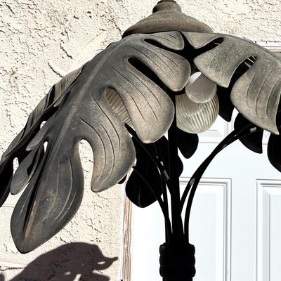 BRONZE OUTDOOR PALM TREE LAMP WORKS!