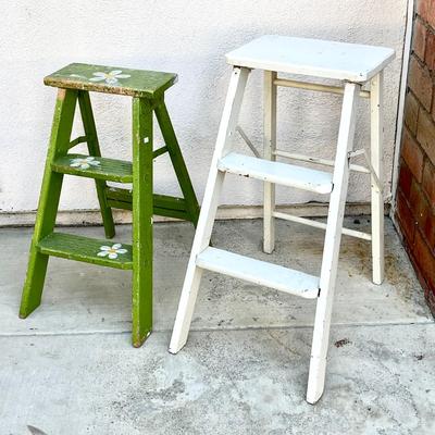 VINTAGE PAINTED FOLDING STEP STOOLS FOLDING KITCHEN HOUSEHOLD LADDERS