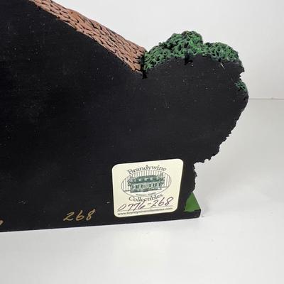 Brandywine Collectibles Stone cast 4th of July Cottage
