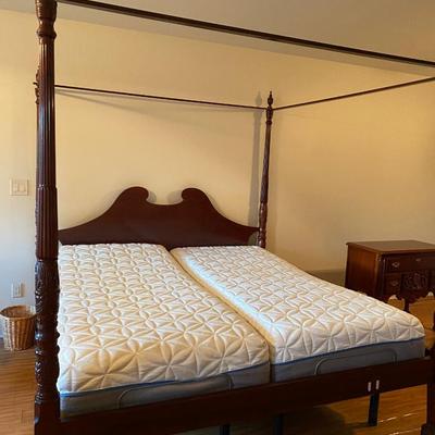 Traditional canopy King Bed from Georgian Furnishings