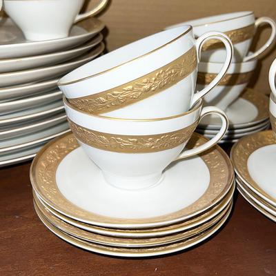 Lot DDA Vintage Gorham Dinner Ware Adelphi Pattern Plates Cups Saucers 31pcs
