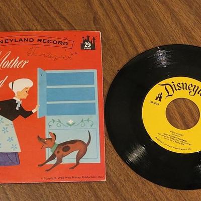 Lot 3: Vintage Old Mother Hubbard and Snow White and the Seven Dwarfs - 45 RPM