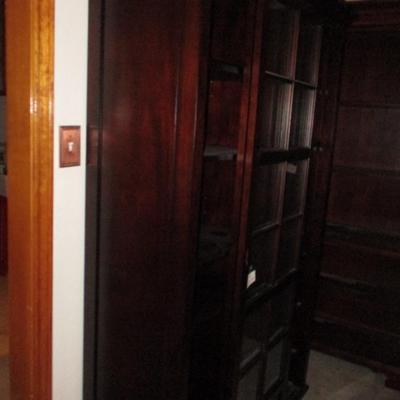 Mahogany Wooden bookshelf