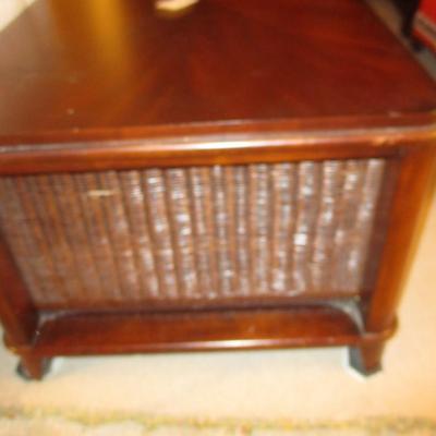 Vintage Mahogany Coffee Tabe w/Basket Drawers