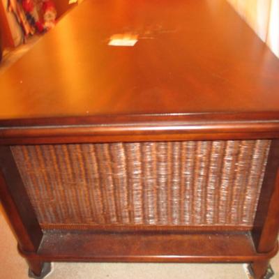 Vintage Mahogany Coffee Tabe w/Basket Drawers